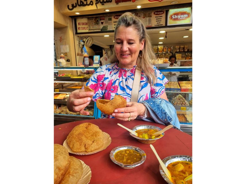 Delhi Like a Local: Food & Photography Full Day Tour - Meeting at Lal Qila and getting oriented fast