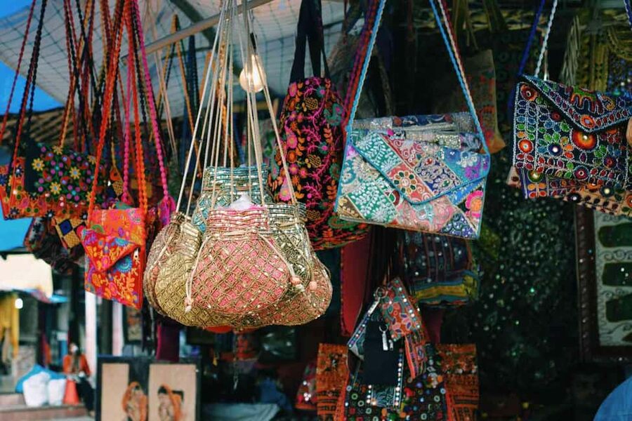 Delhi Markets: A Cultural Shopping Experience with an Expert - How to bargain like a pro without getting stressed