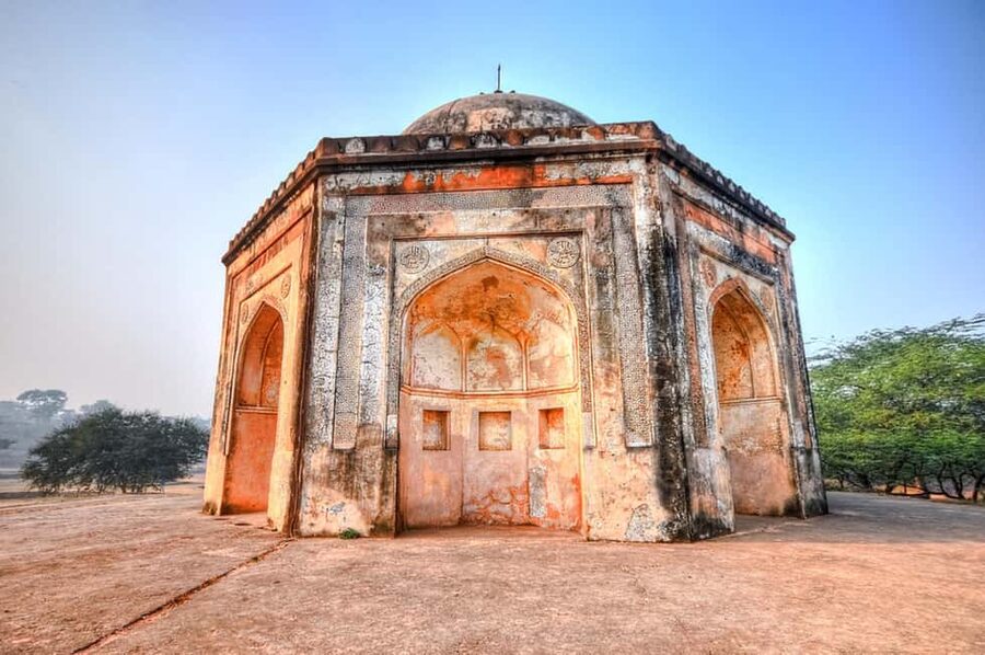 Delhi: Mehrauli Archaeological Park Tour with Qutub Minar - Dovecot Metcalfe’s Boathouse: A Cooling Break in the Route
