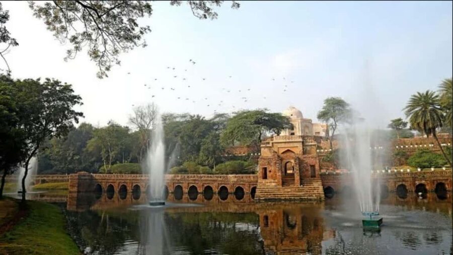Delhi: Mehrauli Archaeological Park Tour with Qutub Minar - Getting Back to Qutub Minar Metro, With the Stories Stuck in Your Head