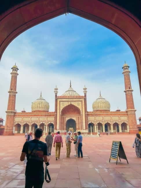 DELHI: NEW AND OLD SELF ITINERARY FULL DAY OR HALF DAY TOUR - Meeting your driver and staying comfortable in the heat