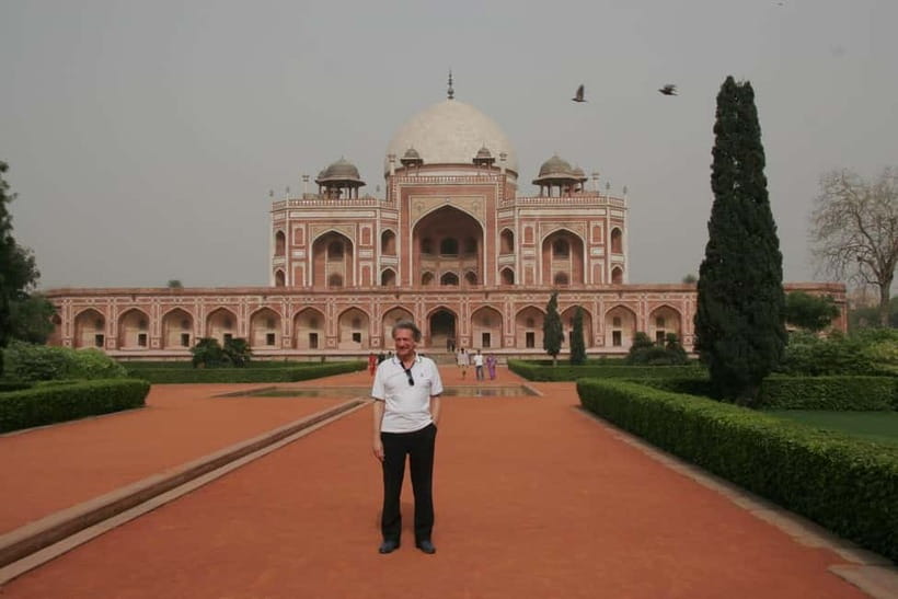 Delhi: Old and New Delhi Full or Half Day Guided Tour - Comfort and smart touring tips for Mughal monuments and market streets