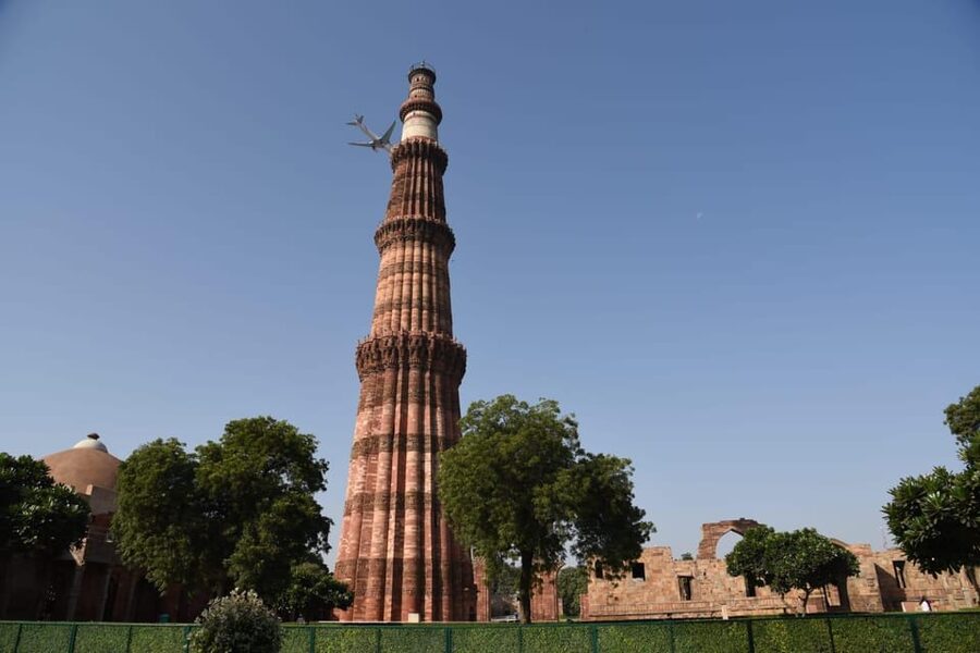 Delhi: Old and New Delhi Full or Half Day Guided Tour - New Delhi icons: Qutub Minar, Humayuns Tomb, India Gate, and Lotus Temple