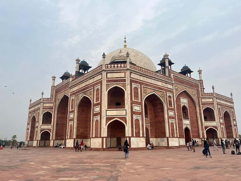 Delhi: Old and New Delhi Guided Full- or Half-Day Tour - New Delhi big hits: India Gate, Rashtrapati Bhavan, and Parliament views
