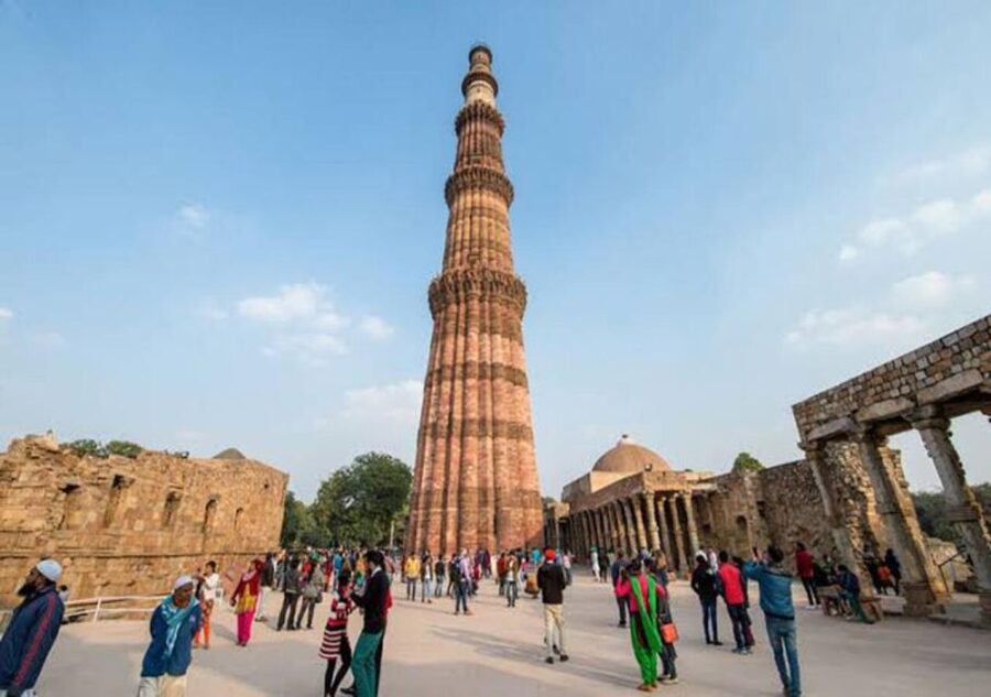 Delhi: Old and New Delhi One Day Private Guided City Tour - Pickup, air-conditioned comfort, and an easy start