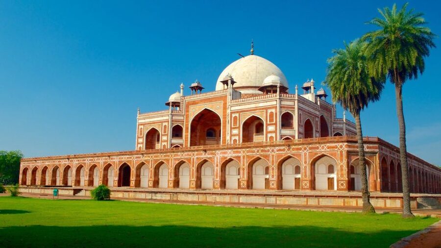 Delhi: Old and New Delhi One Day Tour - The market stops that do more than sell souvenirs