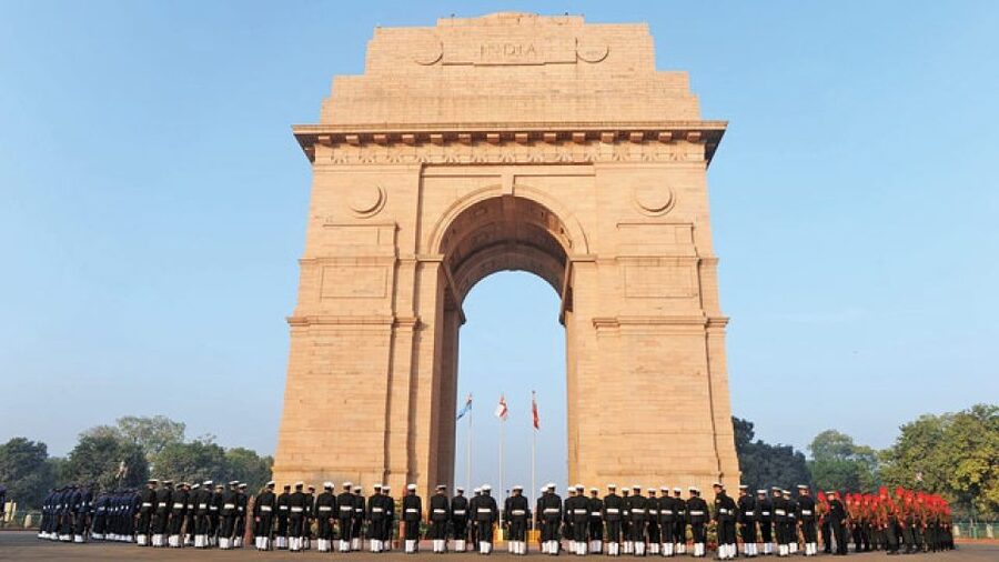 Delhi: Old and New Delhi One Day Tour - India Gate, Parliament area, and the modern Delhi checkpoint energy