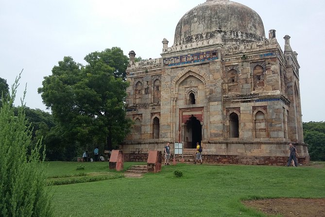 Delhi: Old and New Delhi Private Full or Half-Day City Tour - Pickup, Car Comfort, and the Easy Start of Your Day
