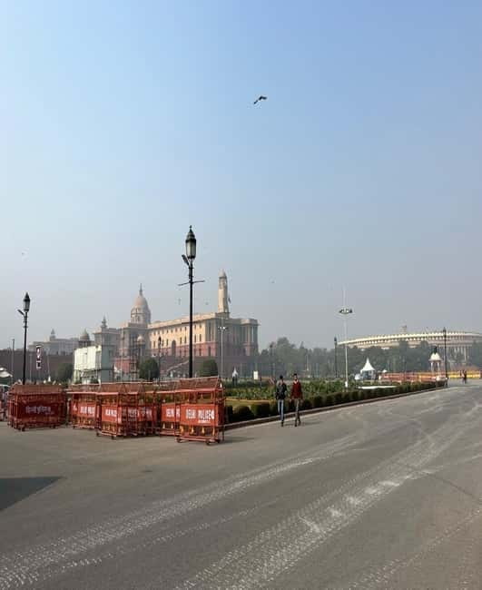 DELHI: Old And New Delhi Private Guided Tour With Entrances - Red Fort photo stop, when 15 minutes can still pay off