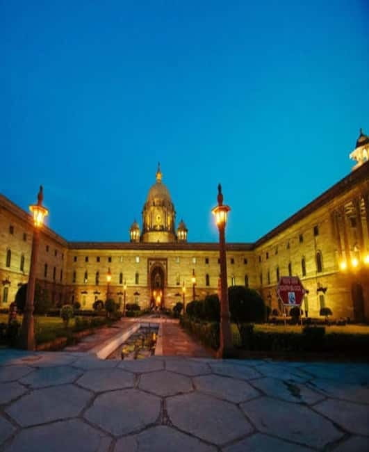 DELHI: Old And New Delhi Private Guided Tour With Entrances - Chandni Chowk by rickshaw and spice market time you can feel