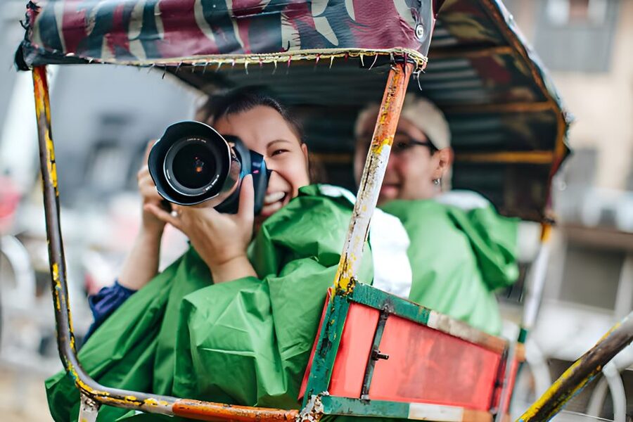 Delhi: Old Delhi and New Delhi Private Tour - Pickup, AC comfort, and how the private guide keeps the day easy