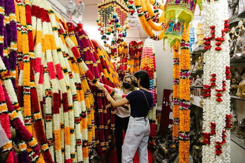 Delhi: Old Delhi Guided Tour with Rickshaw & Entry Tickets - Khari Baoli for more street-level texture