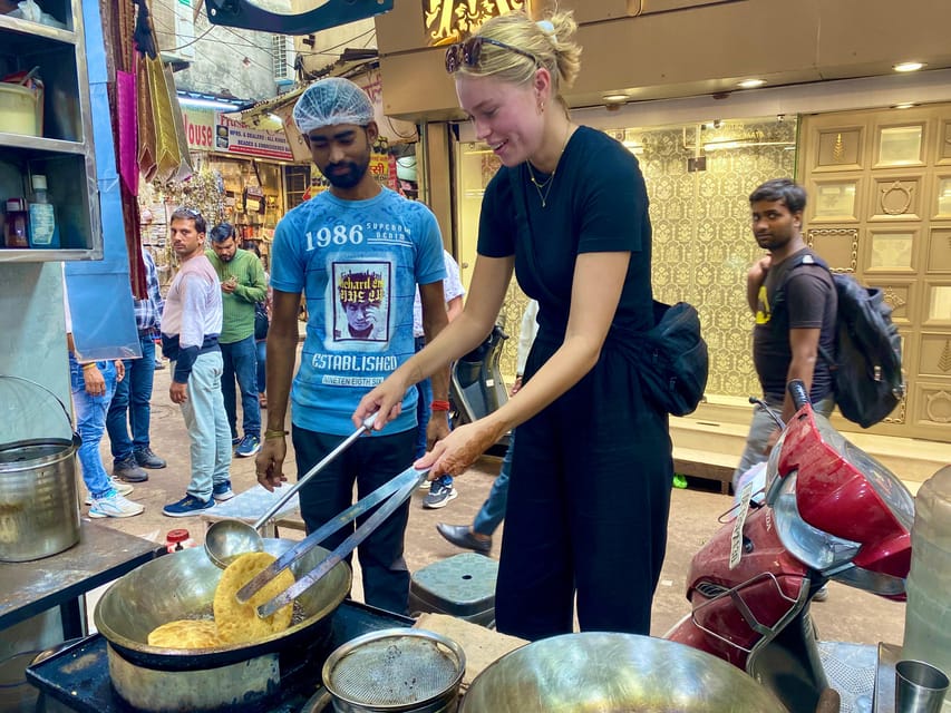 Delhi: Old Delhi's Street Food, Temples & Spice Market Tour - Rickshaw Ride Through the Chaos (A Fun Reset)