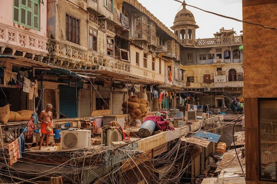 Delhi: Old Delhi's Street Food, Temples & Spice Market Tour - Food Tasting Like a Local, Not a Gamble
