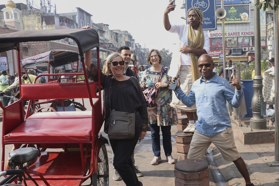 Delhi: Old Delhi & Spice Market Tour - Paan Mandi and the Flower Market: Alleyway Details That Stick