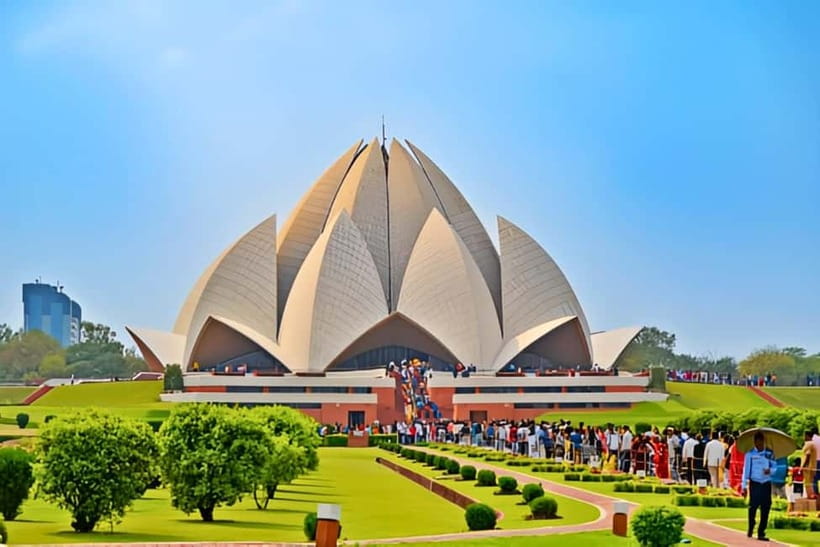 Delhi: Old & New Delhi Private Guided Full or Half-Day Tour - Red Fort bypass and why outside-only still gives you great value