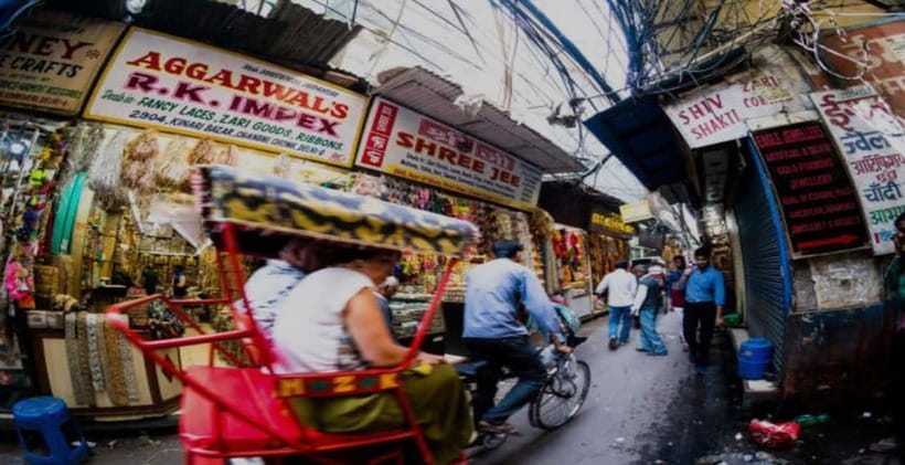 Delhi: Old & New Delhi Private Tour Full or Half-Day By Car - New Delhi Icons: India Gate, Lotus Temple, and Government Pass-By Views