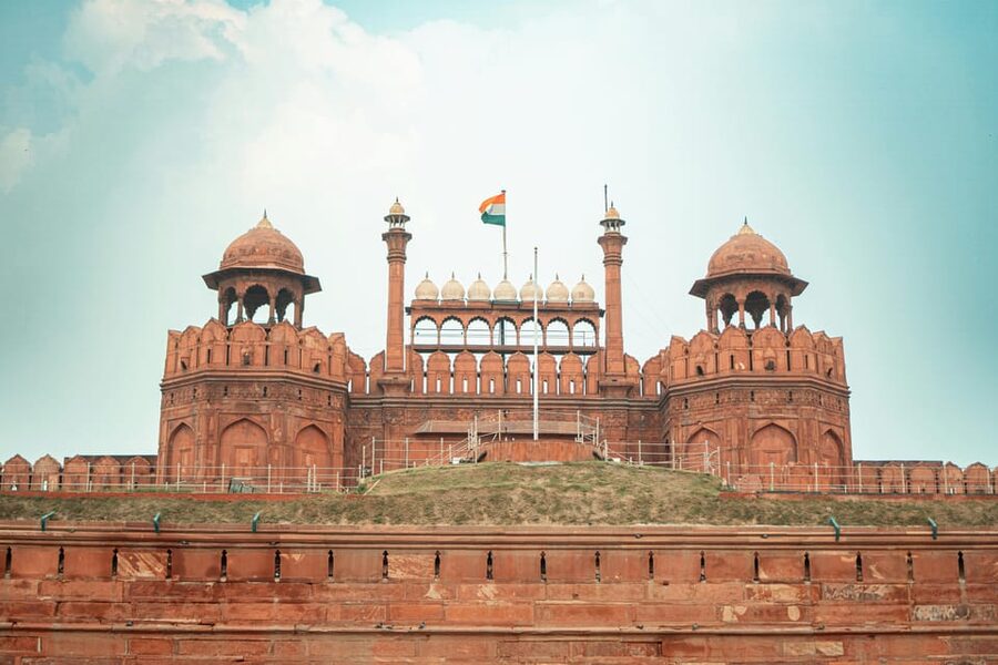 Delhi: Old & New Delhi Private Tour with Rickshaw Ride - Khari Baoli Spice Market, your senses do the guiding