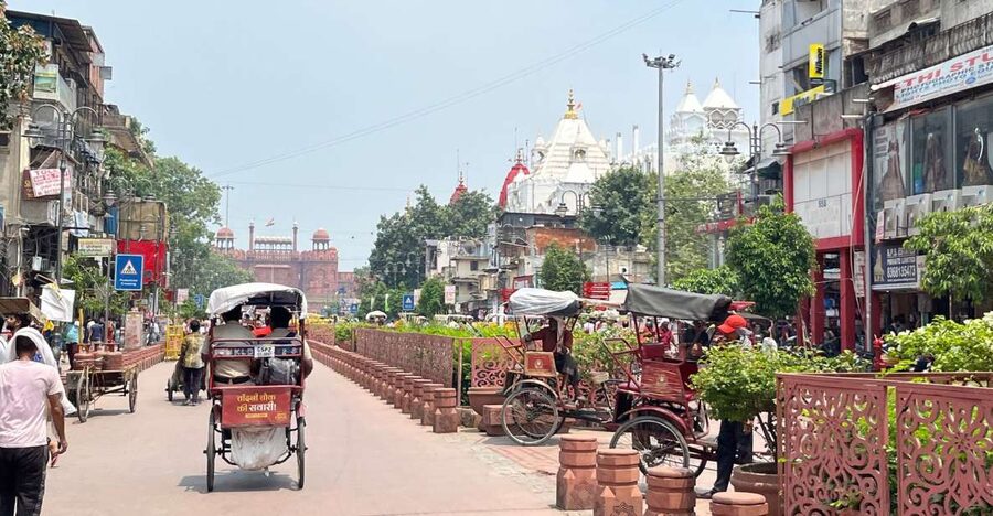 Delhi: Private Chandni Chowk, Food Tasting, & Tuk-Tuk Tour - Jama Masjid: a grand landmark with real context