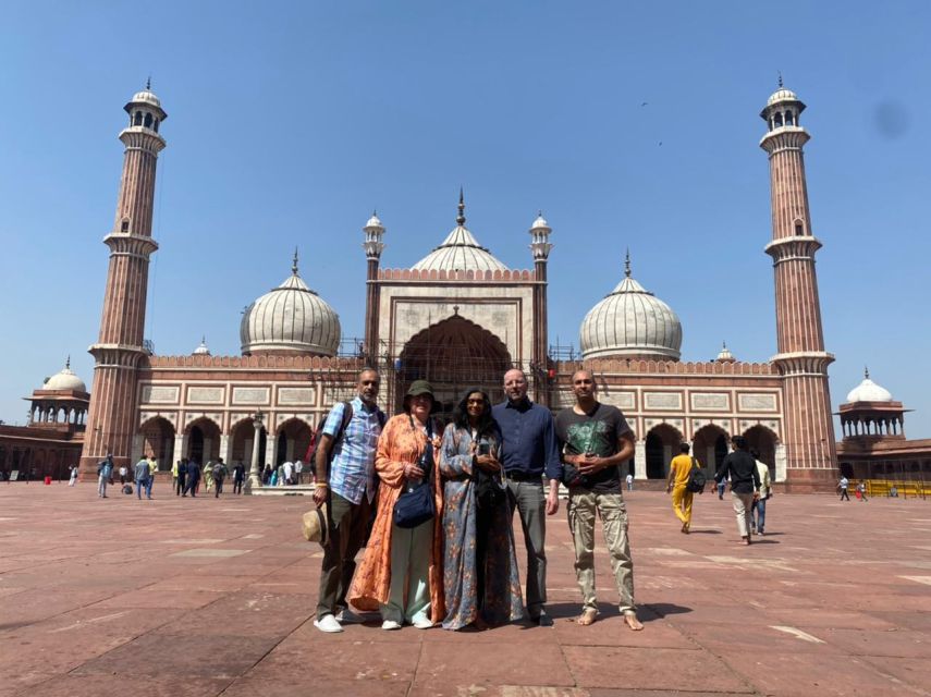 Delhi: Private Chandni Chowk, Food Tasting, & Tuk-Tuk Tour - Red Fort and India Gate: monuments at the end of the maze