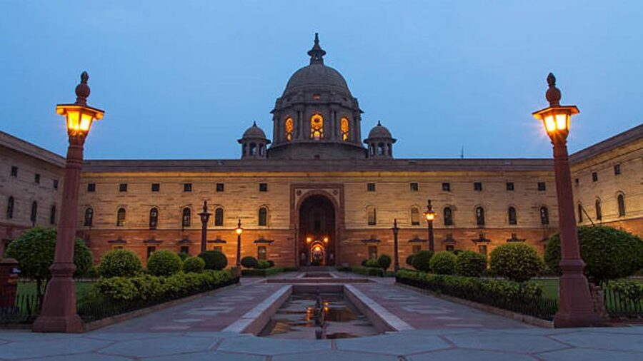 Delhi : Private Delhi Evening(Night) Tour by Car - 4 hours - Gurudwara Bangla Sahib at night, where the time is real