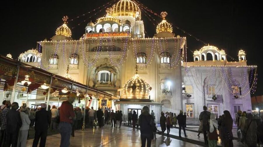 Delhi : Private Delhi Evening(Night) Tour by Car - 4 hours - India Gate and the big-city monuments zone after dark