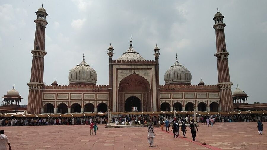 Delhi: Private Delhi Spiritual Sightseeing Tour By Car - Gurudwara Bangla Sahib: Sikh Worship and a Peaceful Courtyard Feel