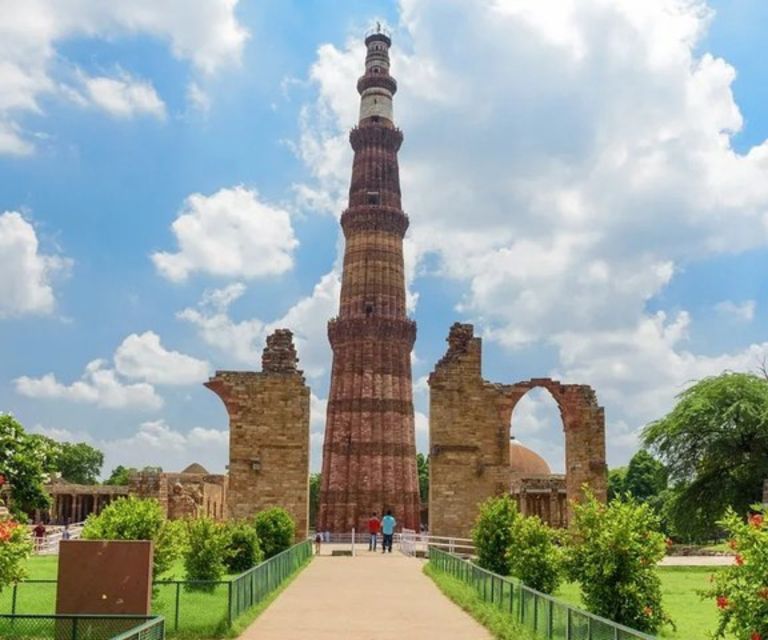 Delhi: Private Guided Day Tour of Old and New Delhi - Old Delhi: Red Fort area, Jama Masjid, and Chandni Chowk in the right order