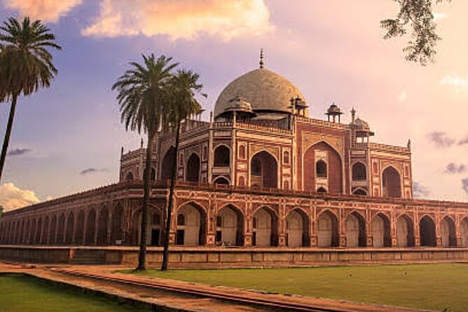 Delhi: Private Guided Full-Day Tour of New Delhi And Old Delhi - Getting Oriented at Sunehri Masjid and the Old Delhi Baseline