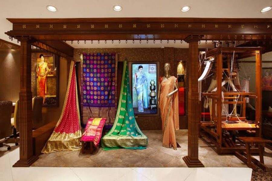 Delhi: Private Guided Shopping Tour in A/C car with transfer - The extra guided market visit: flexibility inside the 4 hours