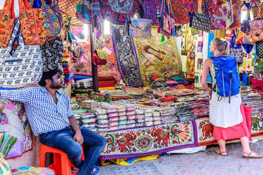Delhi: Private Guided Shopping Tour in A/C car with transfer - Price and value: what $12 really means in Delhi shopping