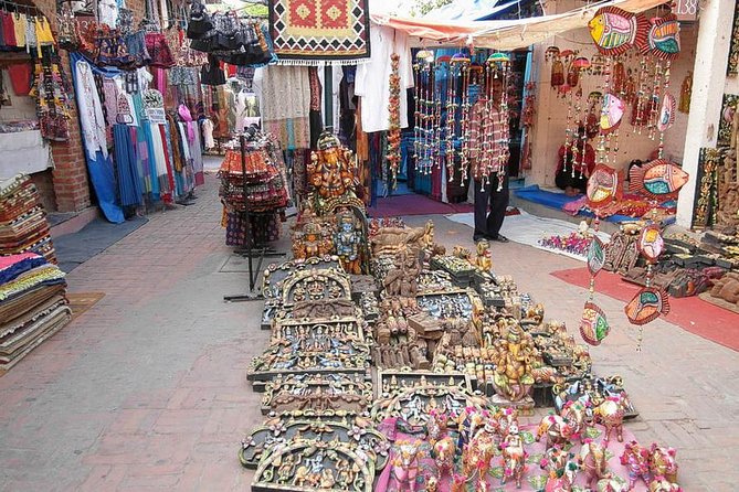 Delhi: Private Half-Day Guided Shopping Tour with Transfer - Half-Day Value in a 3-Hour Private Shopping Loop