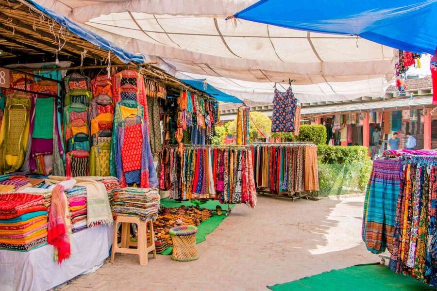 Delhi: Private Half-Day Guided Shopping Tour with Transfer - Golden Arcade and Dilli Haat, Crafts That Feel Less Like a Trap