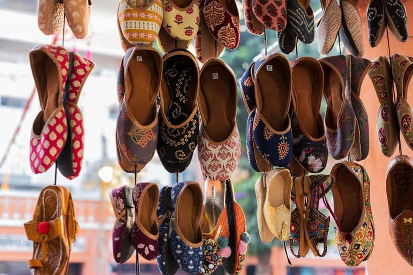 Delhi: Private Half-Day Shopping Tour with Guide & Transfers - Chandni Chowk for classic shopping, plus a rickshaw moment