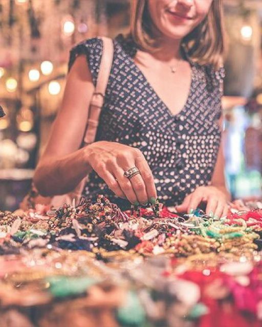 Delhi: Private Half-Day Shopping Tour with Guide & Transfers - Bargaining support is the real value add