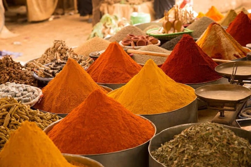 Delhi: Private Half-Day Shopping Tour with Guide & Transfers - Bathroom breaks and small pauses keep you happy