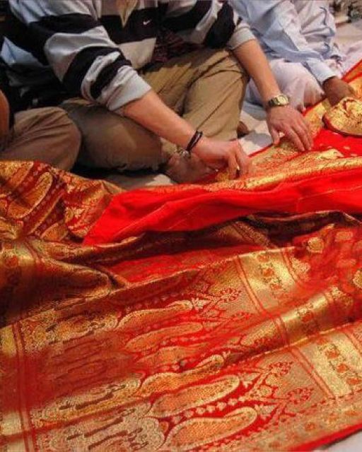 Delhi: Private Half-Day Shopping Tour with Guide & Transfers - How the pickup and transfers change the whole experience