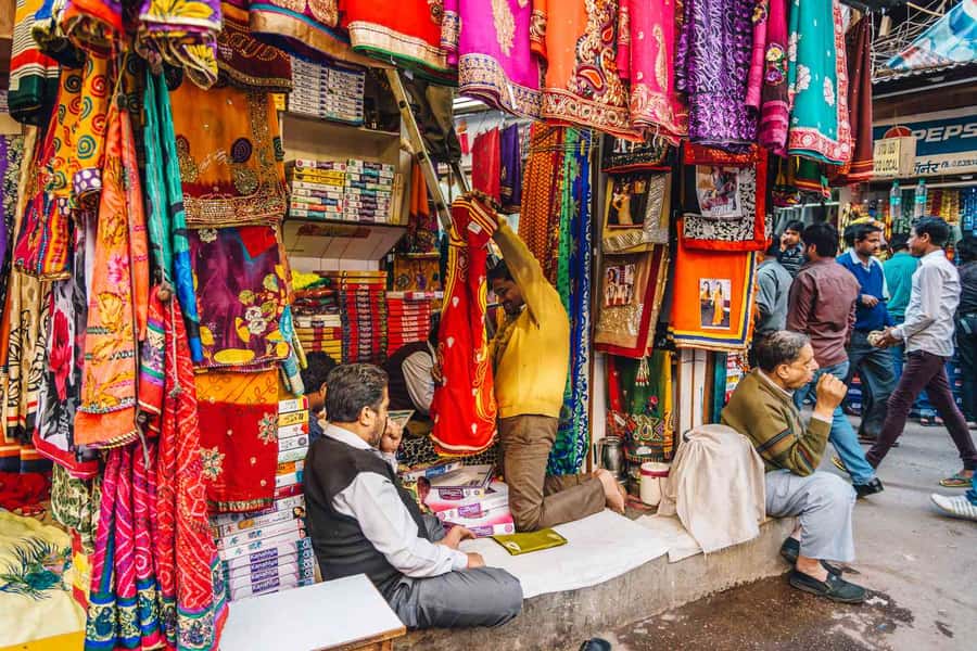Delhi: Private Half-Day Shopping Tour with Transfer - Should you book this private half-day Delhi shopping tour?