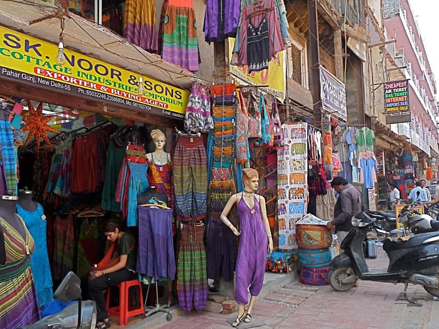 Delhi: Private Half-Day Shopping Tour with Transfer - Shopping with a guide who helps you choose, not just translate