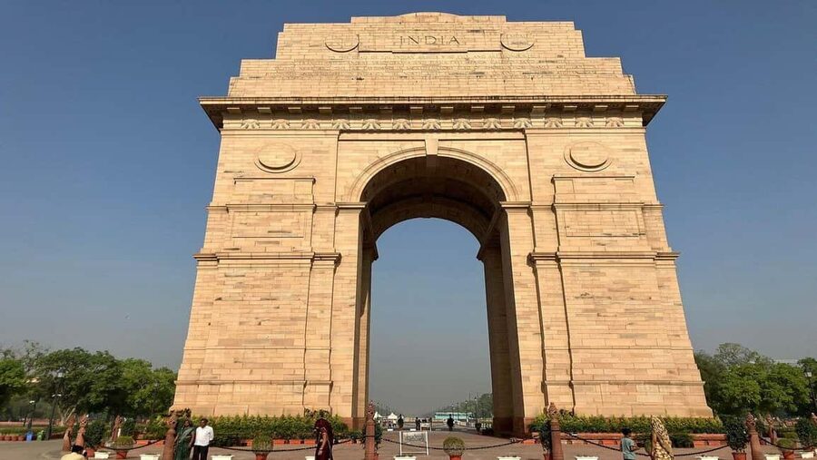 Delhi: Private Old and New Delhi Day Trip with Local Guide - Jama Masjid and Chandni Chowk: Old Delhi in two speeds