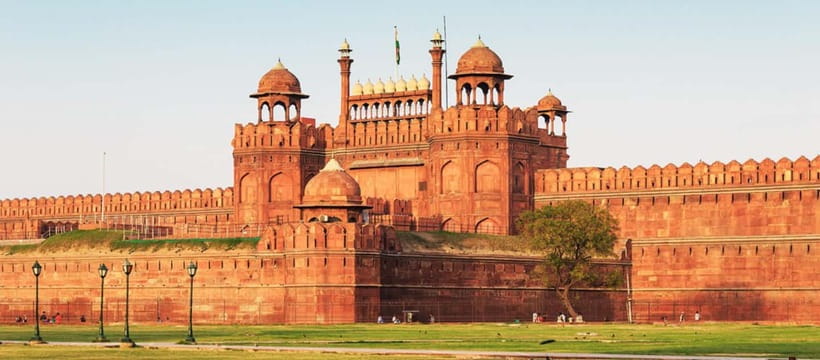 Delhi: Private Old & New Delhi City Tour with Car & Guide - The short rickshaw ride: 15 minutes that change how you see the lanes