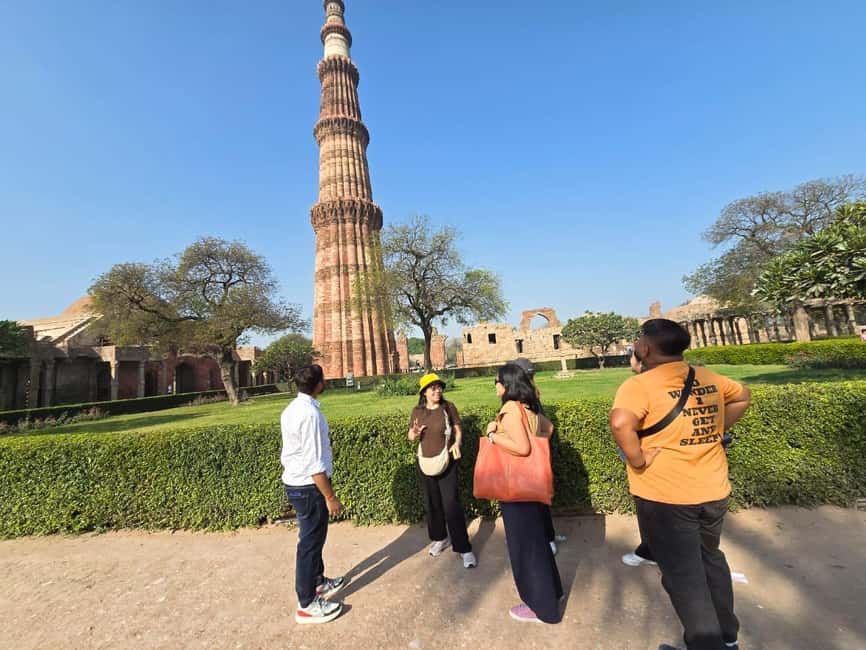 Delhi: Private Old & New Delhi Guided Full or Half Day Tour - Gurudwara Bangla Sahib and the community kitchen experience