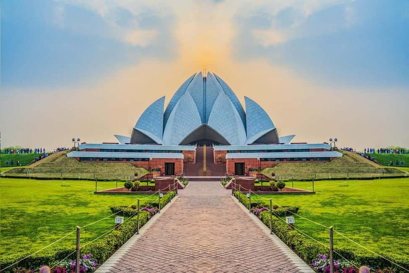 Delhi: Private Old & New Delhi Half or Full-Day Tour - Raj Ghat, then the big monuments of New Delhi