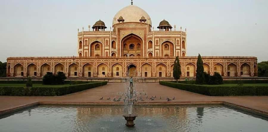 Delhi:Private Old & New Delhi Tour.Full &Half Day By Ac Car - Old Delhi start: Red Fort, then Chandni Chowk’s energy