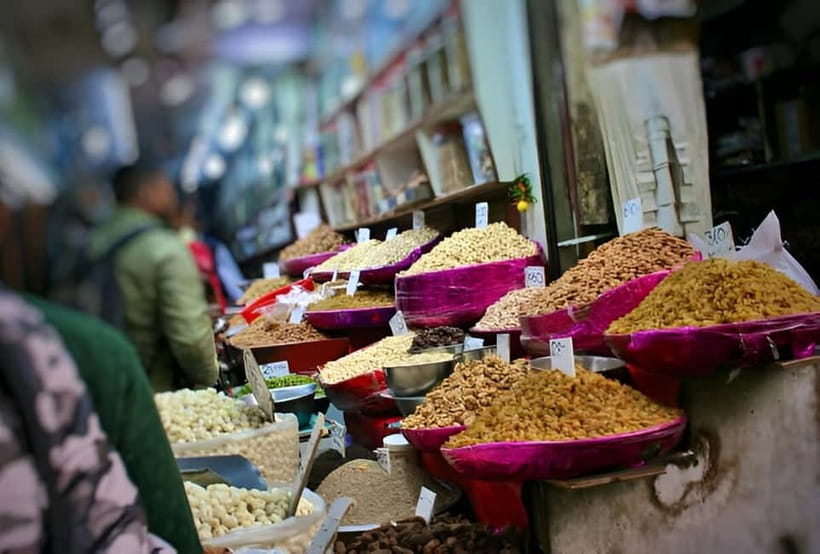 Delhi: Private Shopping Tour with a Local Guide and Transfer - The value: a private guide, not just a taxi with stops
