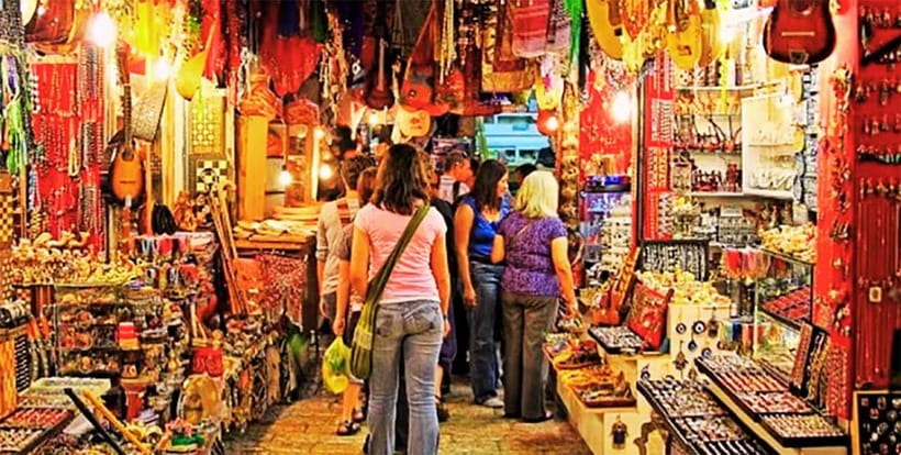 Delhi: Private Shopping Tour with a Local Guide and Transfer - Old Delhi street food time: a planned break, not an accidental detour