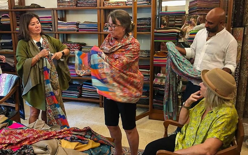 Delhi: Private Shopping Tour with a Local Guide and Transfer - Who this tour fits best (and who should choose differently)