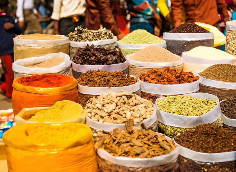 Delhi: Private Shopping Tour with a Local Guide and Transfer - The guides and drivers: where the experience actually gets better
