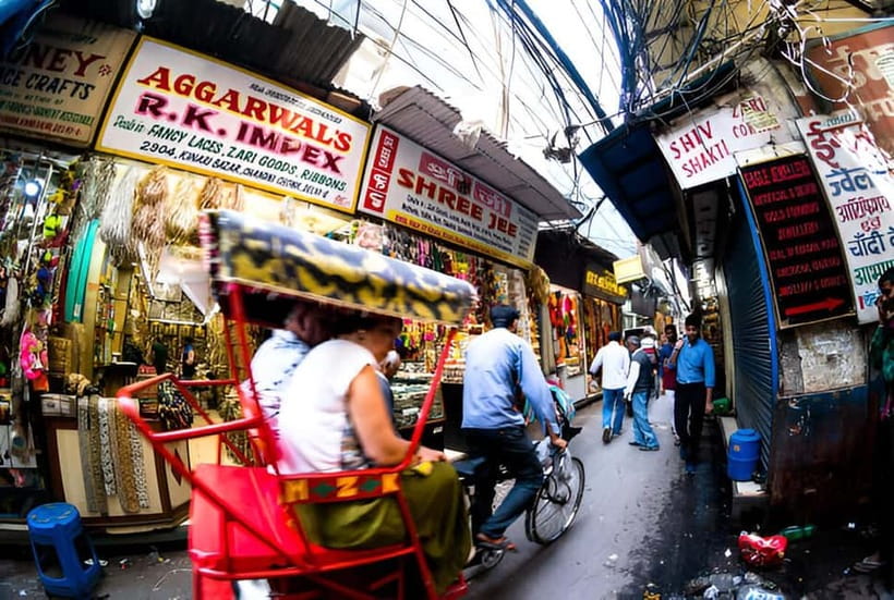 Delhi: Private Shopping Tour with a Local Guide and Transfer - Getting picked up in Delhi NCR (and where the tour starts)