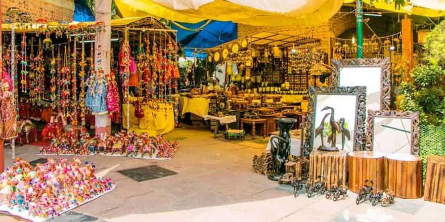 Delhi: Private Shopping Tour with Guide and Transfer - A Private Car and Guide That Makes Delhi Markets Manageable